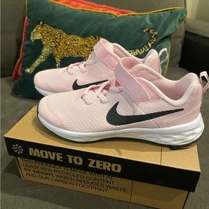 Girls Nike Revolution Sneakers 13.5 C